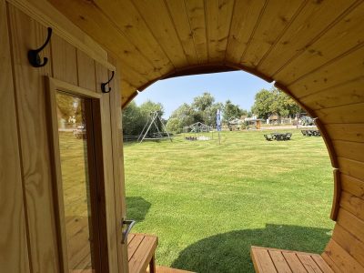 Schlaffässer im Nuthegarten