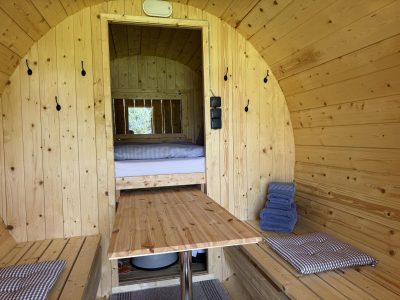 Schlaffässer im Nuthegarten